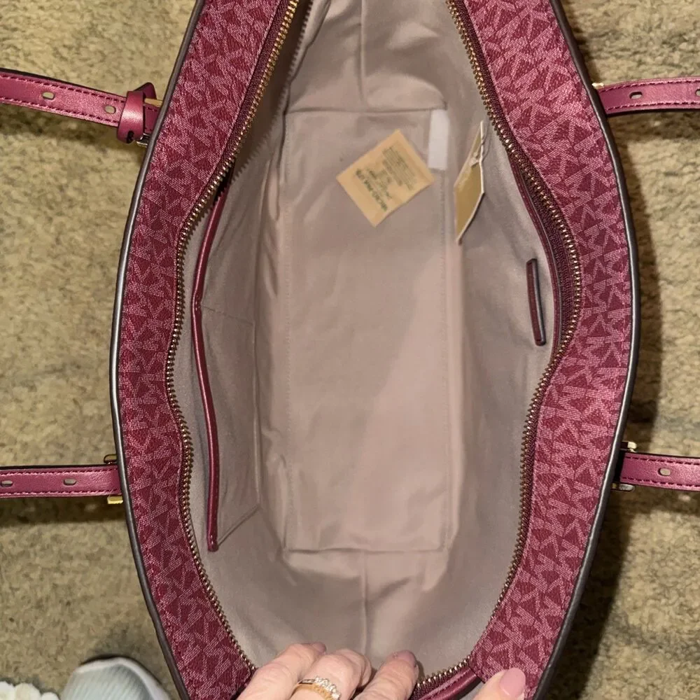 Michael Kors Mulberry Signature Quinn Large Logo TZ Tote Bag 30T5GQNT9V 17x11x4”